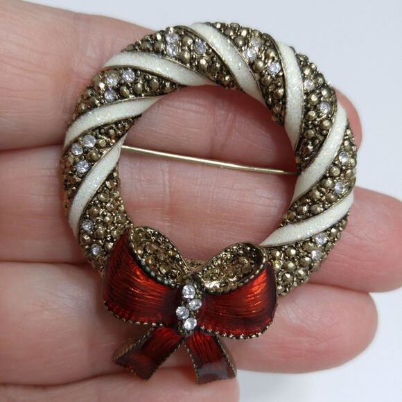 Vintage Christmas Wreath Enamel Brooch, Red Bow, 1960s, 2 Inches - Picture 8 of 10